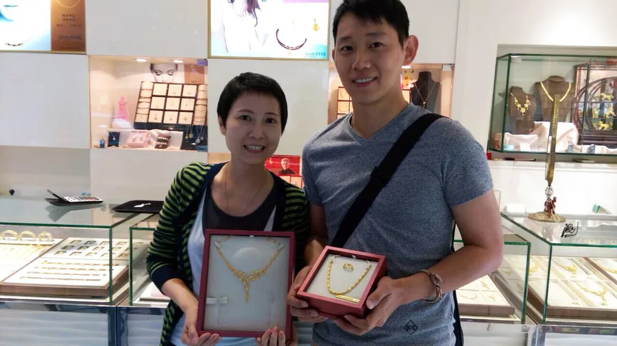 台南珠寶｜嘉寶 珠寶/鑽石銀樓♥當愛情來敲門時，幸福就此展開(憑卷訂婚鑽戒買一送一)