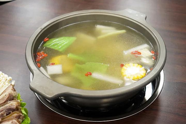 【台南清燉羊肉爐】阿堂鮮蔬羊肉爐│清甜養生芥菜心湯頭│一隻羊只能切十盤的上等國產努比亞溫體羊│台南北區必吃
