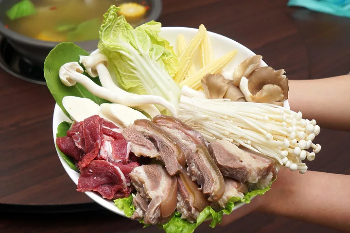 【台南清燉羊肉爐】阿堂鮮蔬羊肉爐│清甜養生芥菜心湯頭│一隻羊只能切十盤的上等國產努比亞溫體羊│台南北區必吃