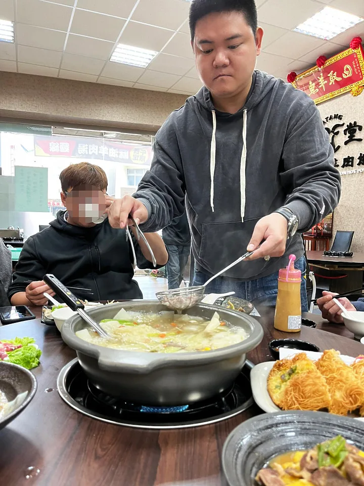 【台南清燉羊肉爐】阿堂鮮蔬羊肉爐│清甜養生芥菜心湯頭│一隻羊只能切十盤的上等國產努比亞溫體羊│台南北區必吃