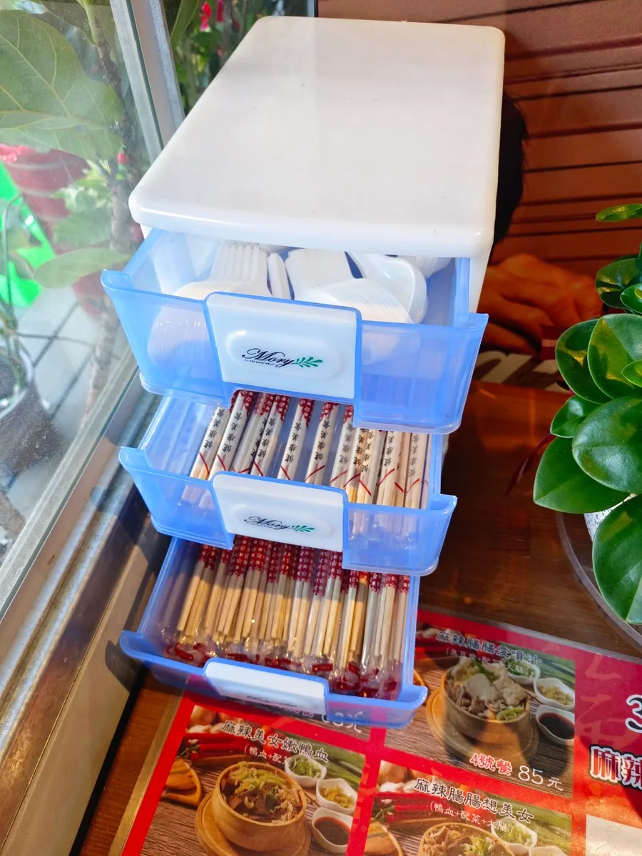 三鼎紅大同店,台南平價美食,台南校園美食,台南麻辣鴨血臭豆腐,火鍋湯底推薦9.jpg