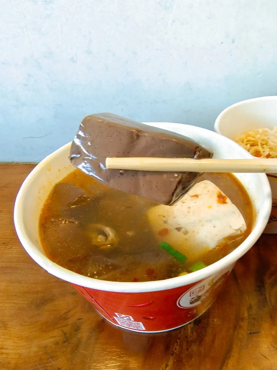 三鼎紅大同店,台南平價美食,台南校園美食,台南麻辣鴨血臭豆腐,火鍋湯底推薦11.jpg