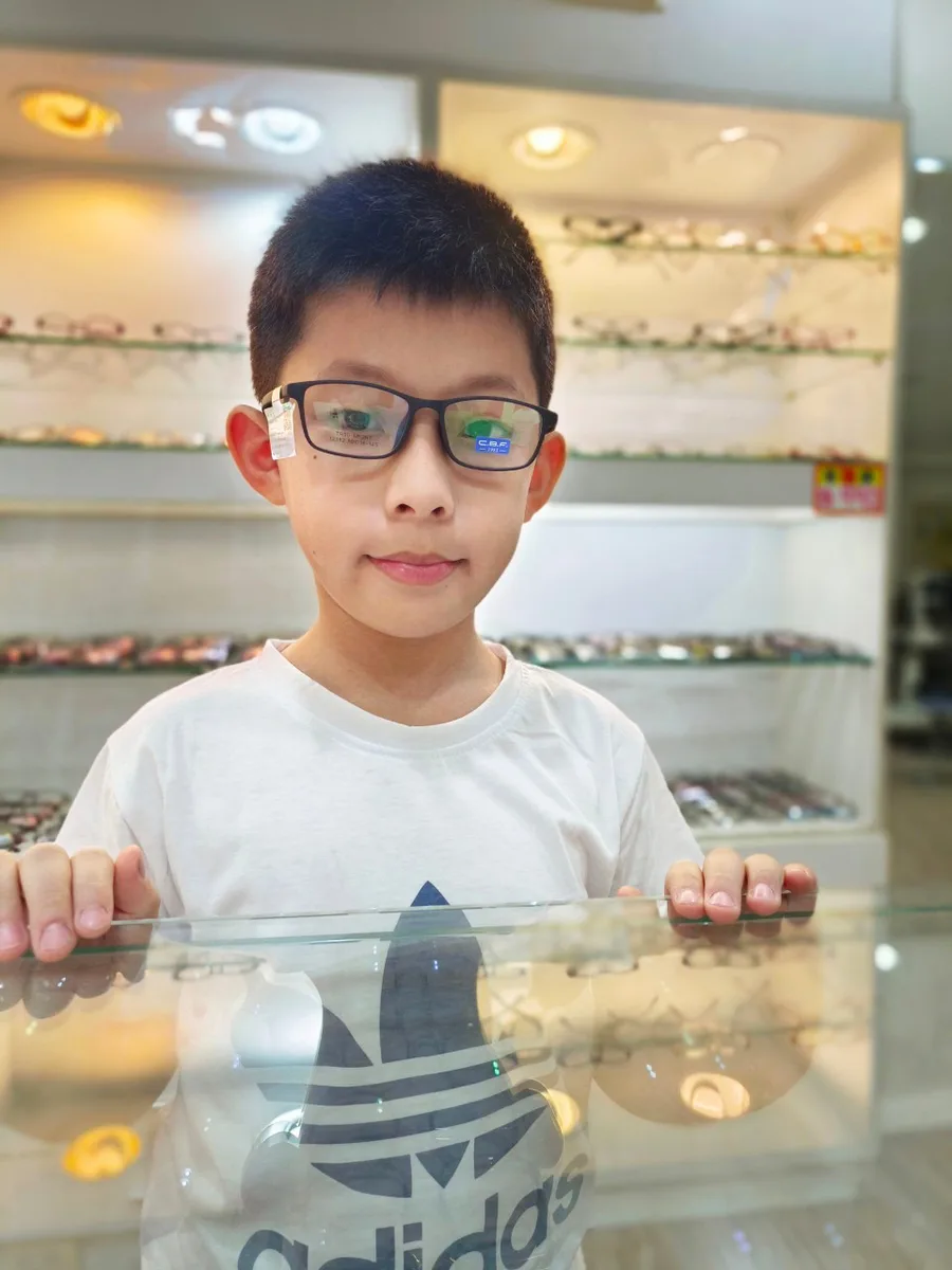 愛唯爾眼鏡,台南眼鏡,台南平價眼鏡,小孩配眼鏡推薦5.jpg