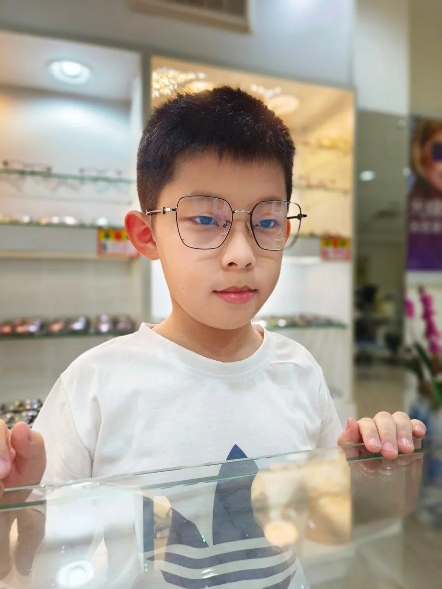 愛唯爾眼鏡,台南眼鏡,台南平價眼鏡,小孩配眼鏡推薦6.jpg