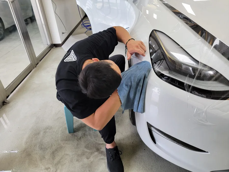 奧圖菲車體包膜工藝,台南汽車包膜推薦,透明犀牛皮貼膜,tesla特斯拉包膜10.jpg