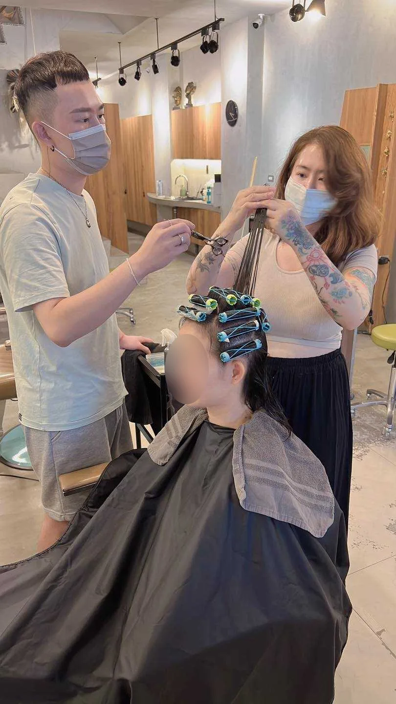 台南燙髮推薦│安南區Our Hair美髮沙龍│全家人的美髮基地│令人安心的設計團隊│台南直捲髮推薦