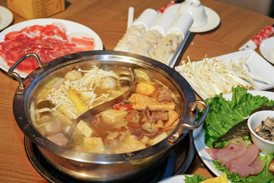 高雄火鍋推薦【牛老大涮牛肉】溫體牛肉爐│朋友來台指定必吃│米