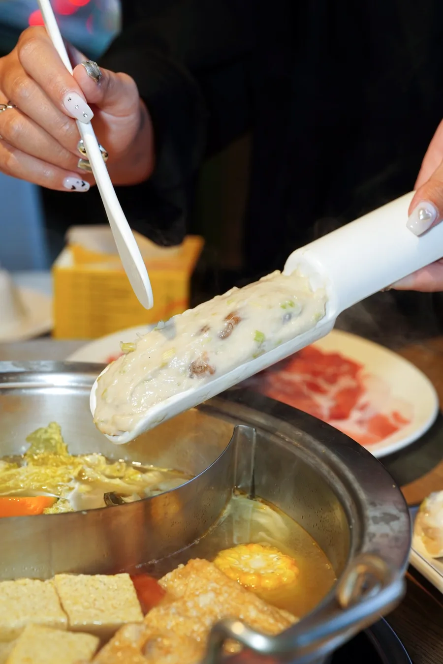 高雄火鍋推薦【牛老大涮牛肉】溫體牛肉爐│朋友來台指定必吃│米