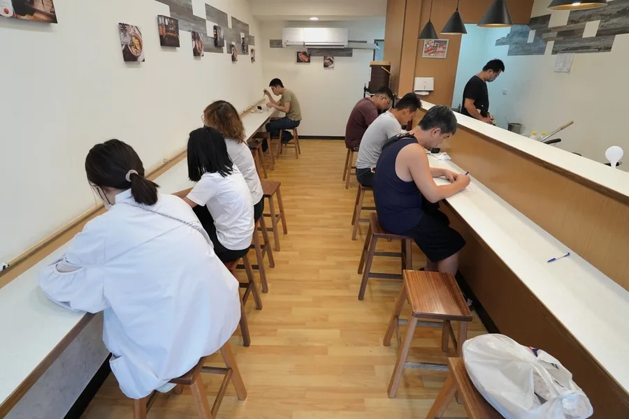 台南拉麵推薦【鶴昇町拉麵】90元起叉燒清爽不膩口，湯頭多樣滿