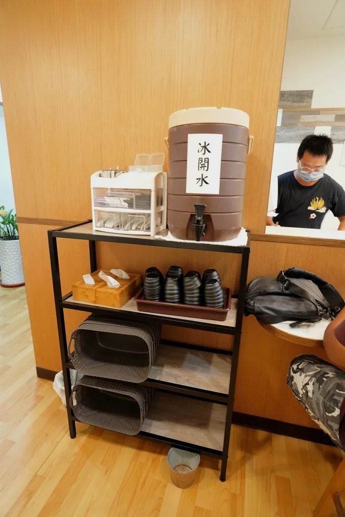 台南拉麵推薦【鶴昇町拉麵】90元起叉燒清爽不膩口，湯頭多樣滿