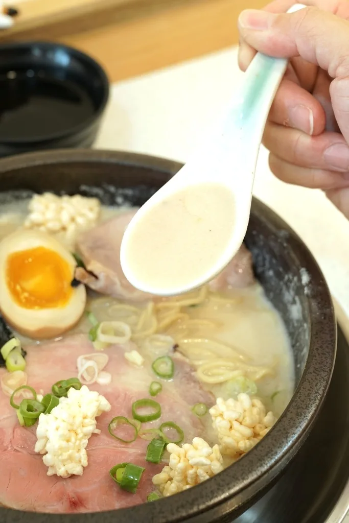 台南拉麵推薦【鶴昇町拉麵】90元起叉燒清爽不膩口，湯頭多樣滿