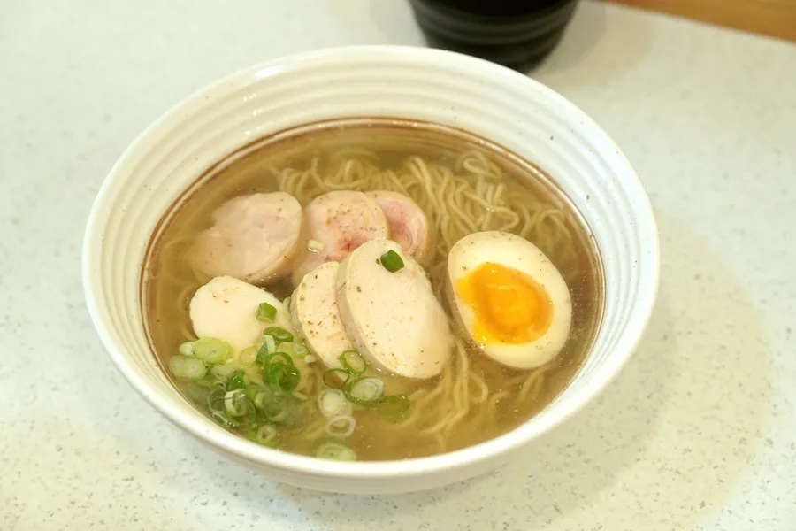 台南拉麵推薦【鶴昇町拉麵】90元起叉燒清爽不膩口,湯頭多樣滿