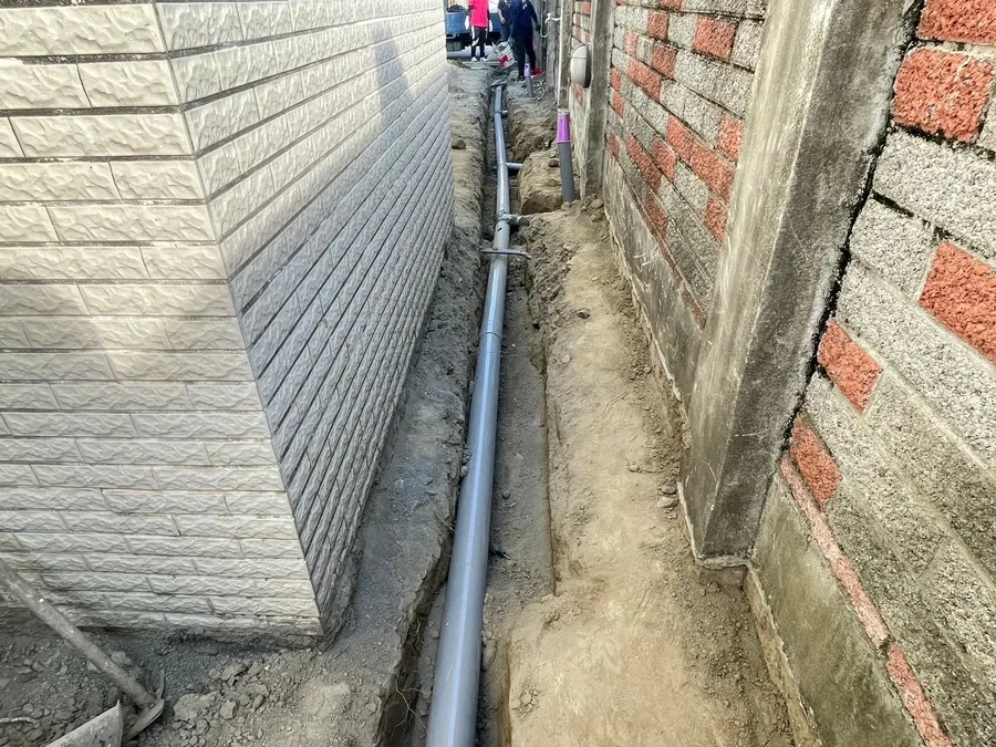 台南統包推薦【富川土木包工業】地坪連鎖磚工程,排水管路工法細