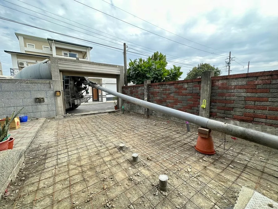 台南統包推薦【富川土木包工業】地坪連鎖磚工程，排水管路工法細