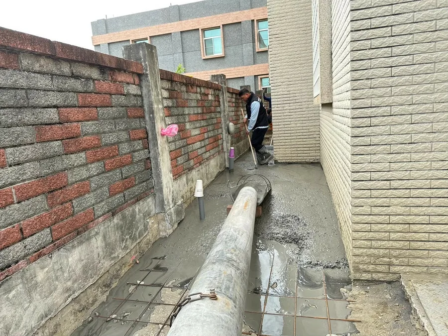 台南統包推薦【富川土木包工業】地坪連鎖磚工程，排水管路工法細