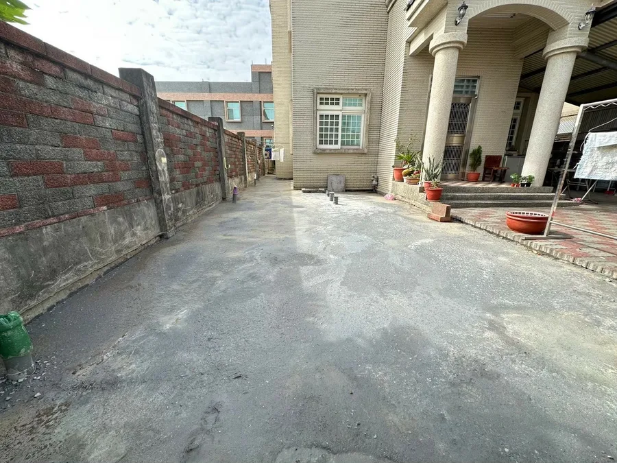 台南統包推薦【富川土木包工業】地坪連鎖磚工程，排水管路工法細