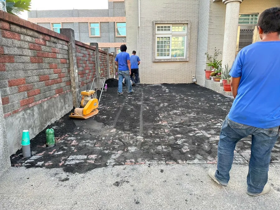 台南統包推薦【富川土木包工業】地坪連鎖磚工程,排水管路工法細
