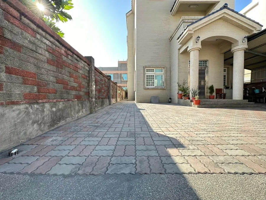 台南統包推薦【富川土木包工業】地坪連鎖磚工程,排水管路工法細