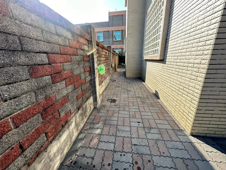 台南統包推薦【富川土木包工業】地坪連鎖磚工程，排水管路工法細