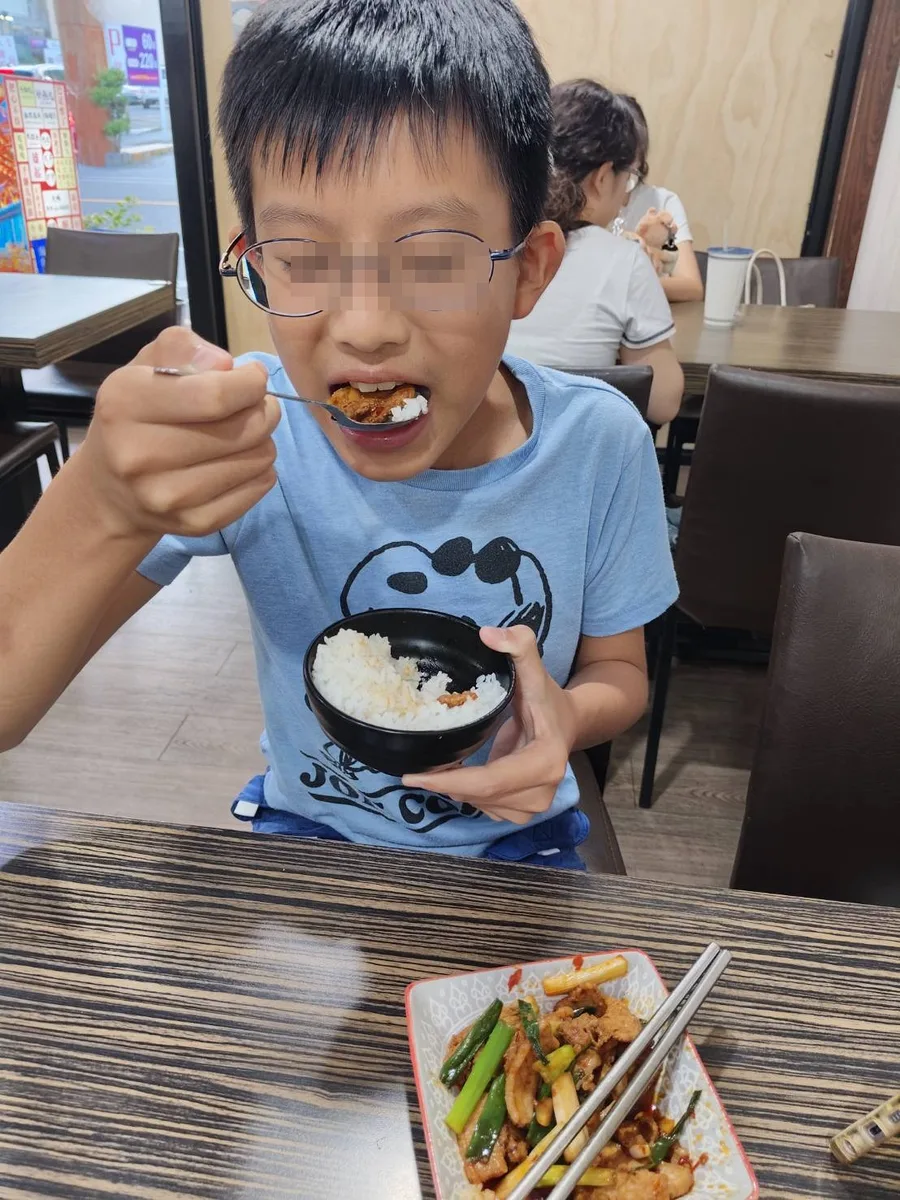 台南美食｜川菜推薦｜辣嬌程癮重慶家常菜｜一人份全家挑戰不同辣度 — 開箱