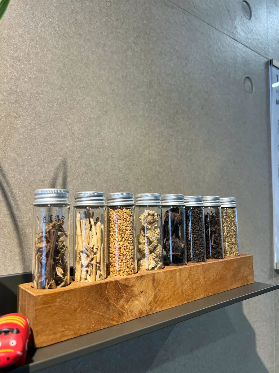【台南飲料】草字頭天然草本茶，讓味蕾來一場草本SPA！四款招