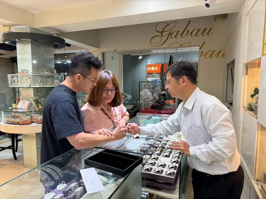 台南銀樓推薦：十年前在嘉寶珠寶挑求婚戒，十年後我們又回來了