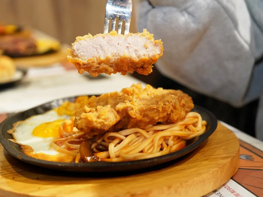 【高雄牛排】牛忙牛排│高雄平價牛排推薦│排餐好吃實在│辣控必