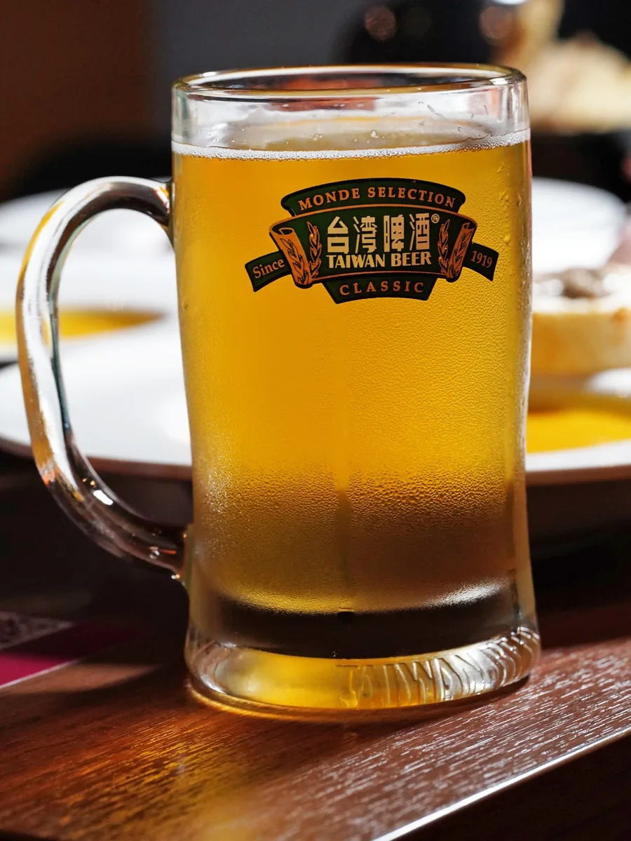 台南餐酒館【胖廚西式音樂餐廳】花襯衫狂歡駐唱生日趴│700元