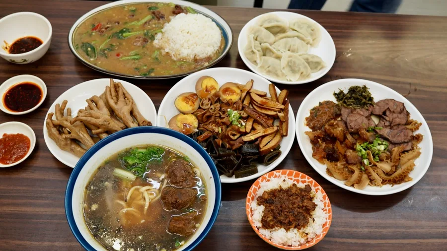 【雲林土庫美食】在地人才知道的神店！張家牛肉麵激推滷味＋水餃