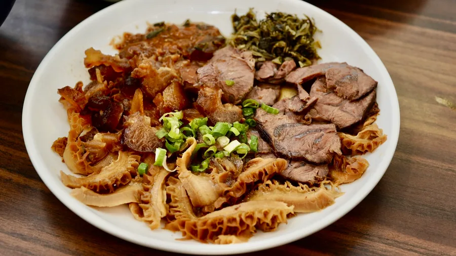 【雲林土庫美食】在地人才知道的神店！張家牛肉麵激推滷味＋水餃