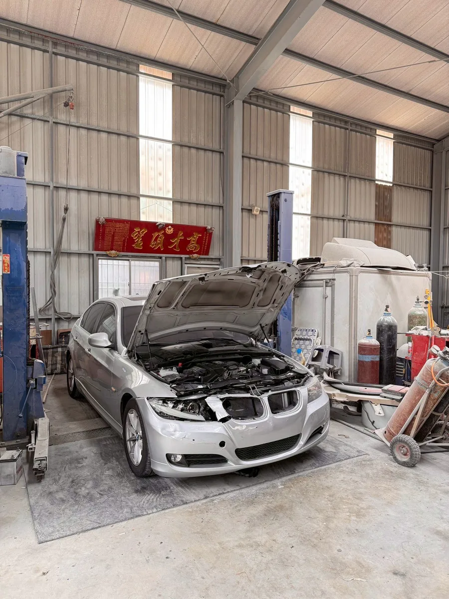 台南汽車鈑金烤漆推薦│興泰汽車修配廠│烤完像直接換新車│杜邦
