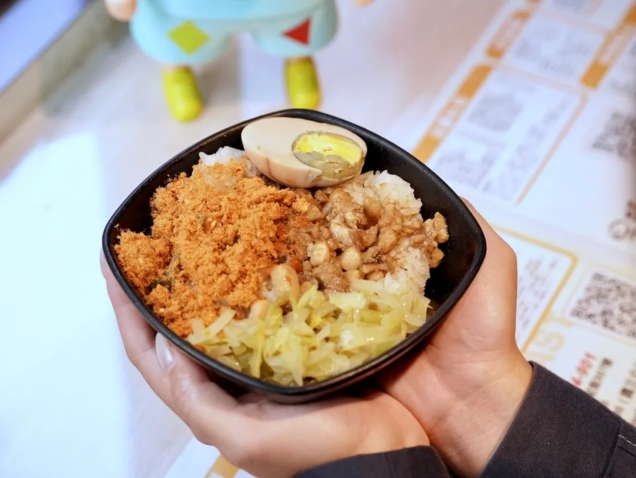 台南早餐推薦｜早頓早午餐｜台式米糕、泰式打拋豬、韓式蛋餅一次收服三個胃 — 開箱