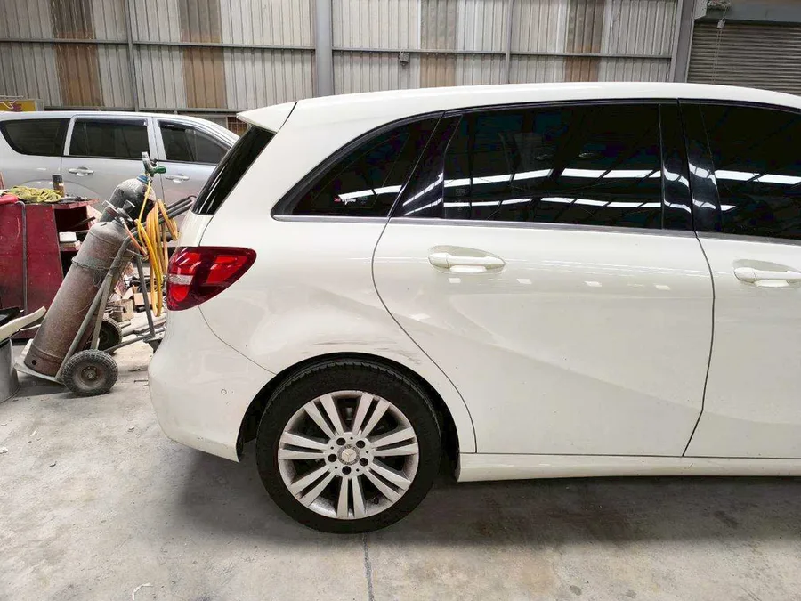 台南鈑烤推薦｜興泰汽車修配廠 CP 值超高｜賓士車受損修復前後比對＋實拍分享