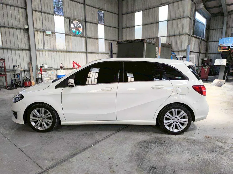 台南鈑烤推薦｜興泰汽車修配廠 CP 值超高｜賓士車受損修復前後比對＋實拍分享