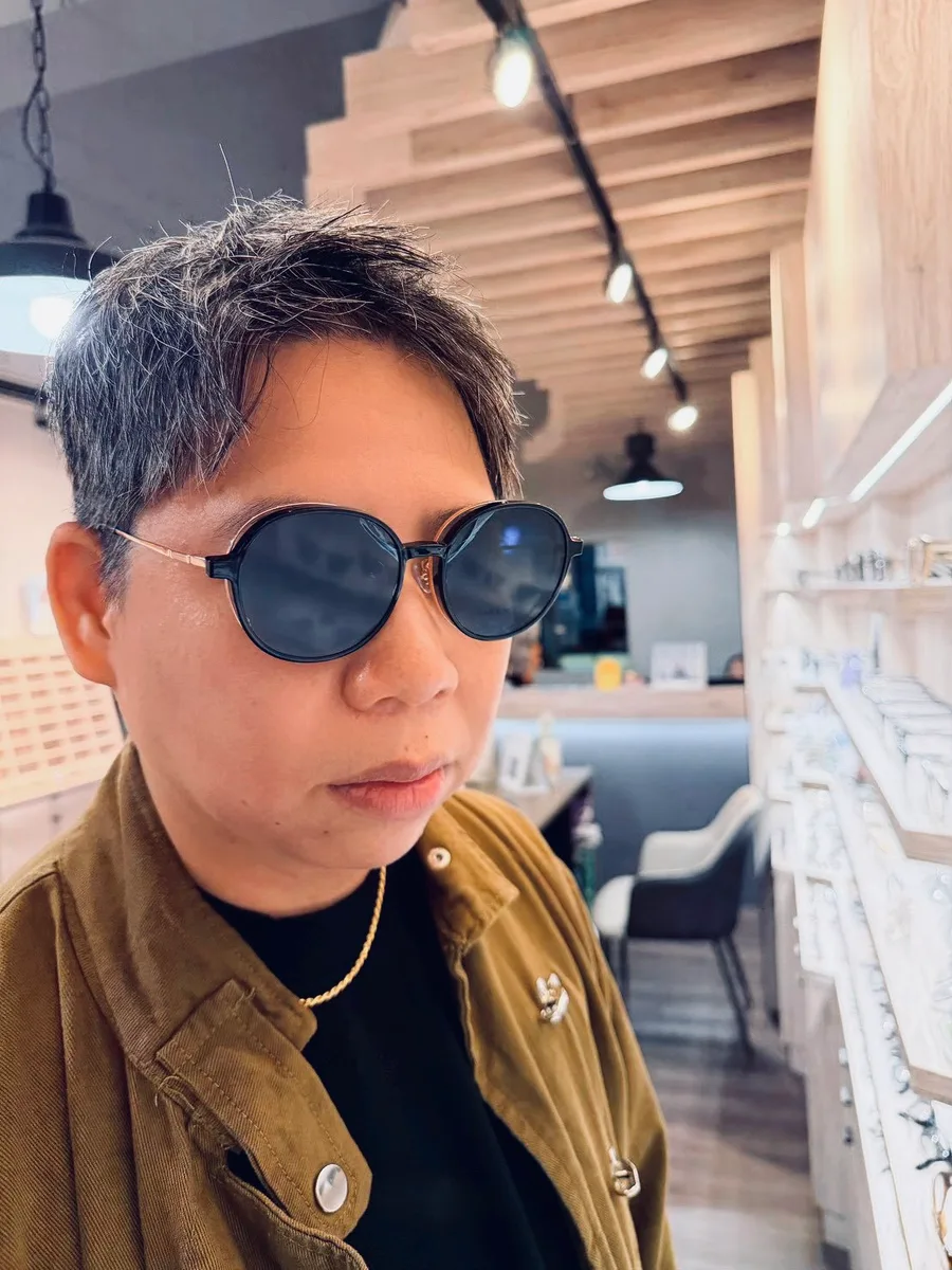 台南眼鏡行｜變色鏡片含鈦鏡框！伍佰眼鏡只要3980！