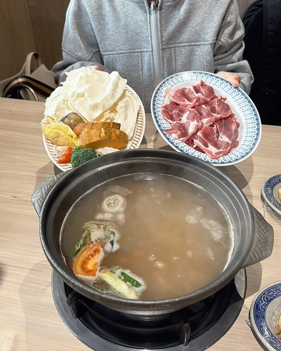 台南火鍋推薦哪家？如潮火鍋東區新開、環境舒適冷氣強、沙茶醬自己調比例隨心