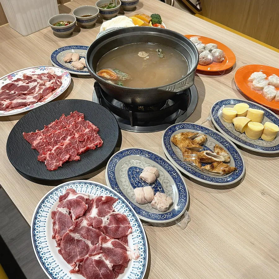 台南火鍋推薦哪家?如潮火鍋東區新開、環境舒適冷氣強、沙茶醬自己調比例隨心