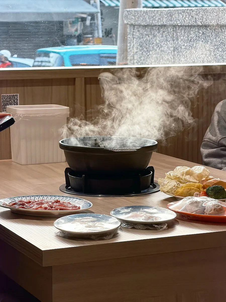 台南火鍋推薦哪家？如潮火鍋東區新開、環境舒適冷氣強、沙茶醬自己調比例隨心