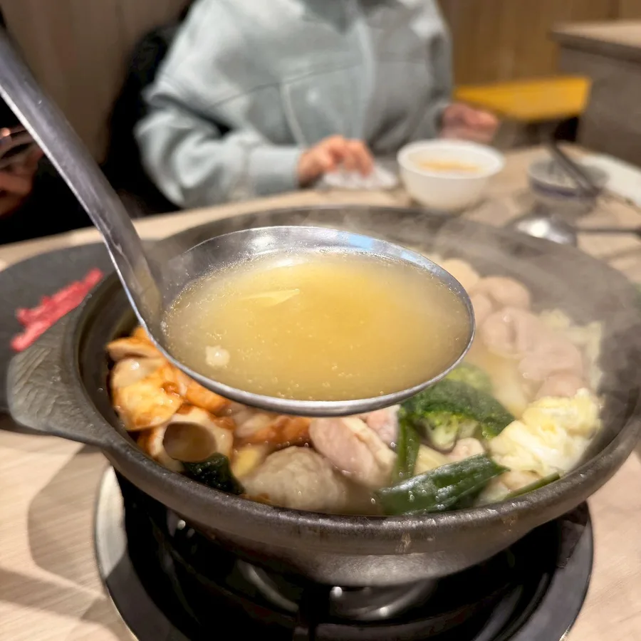 台南火鍋推薦哪家？如潮火鍋東區新開、環境舒適冷氣強、沙茶醬自己調比例隨心