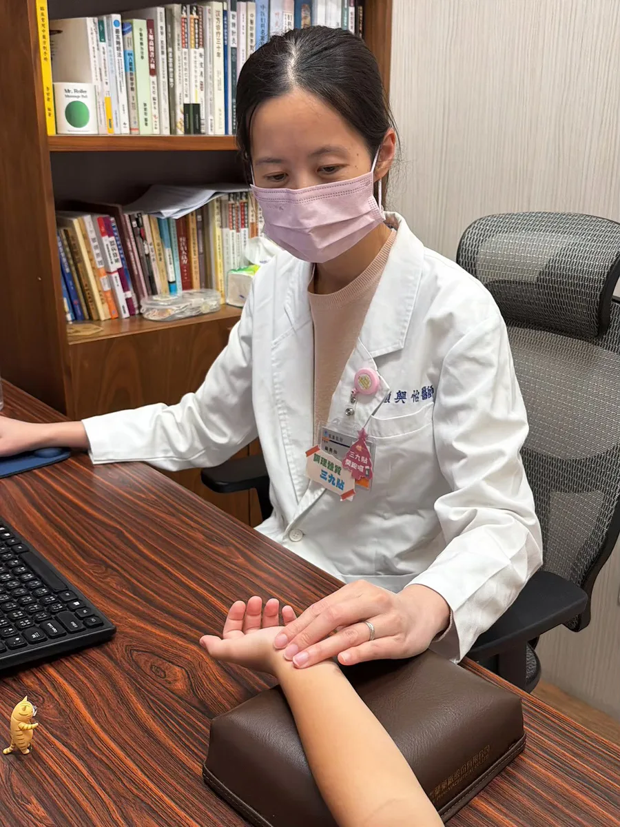 台南中醫兒童調體質推薦｜寳文中醫｜腸胃虛濕氣重愛喝冰的，把脈一次就點出問題
